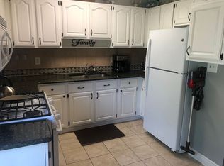 45884 Kensington St, Utica, MI 48317