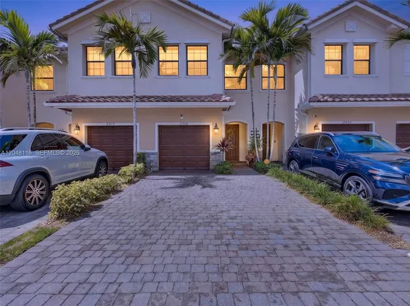5918 NW 56th Pl, Tamarac, FL 33319