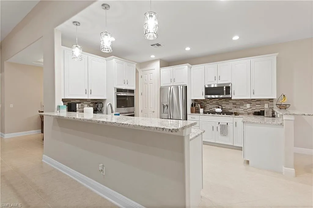 4 bed, 3.0 bath, 2568 sqft, $8,000 — Photo 4