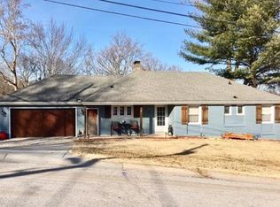 3312 NW Oakcrest Dr, Kansas City, MO 64151