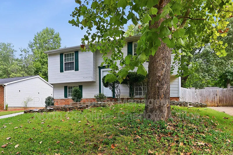 4 bed, 2.0 bath, 1788 sqft, $1,899 — Photo 3