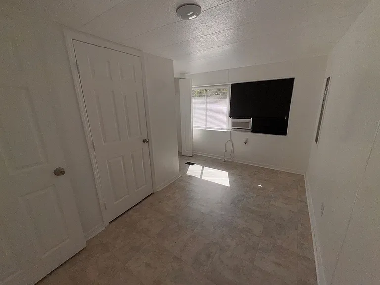 1137 S Christiana Ave — Photo 5