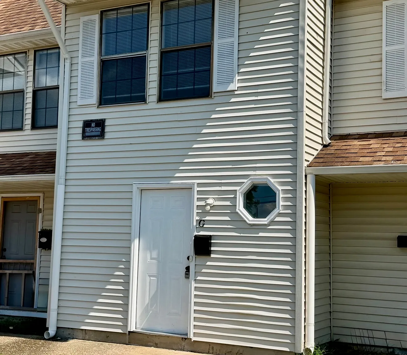 2 bed, 1.5 bath, 715 sqft, $1,300 — Photo 1