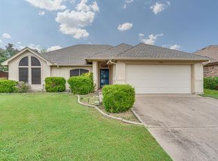 1905 Oak Hill Rd, Fort Worth, TX 76112
