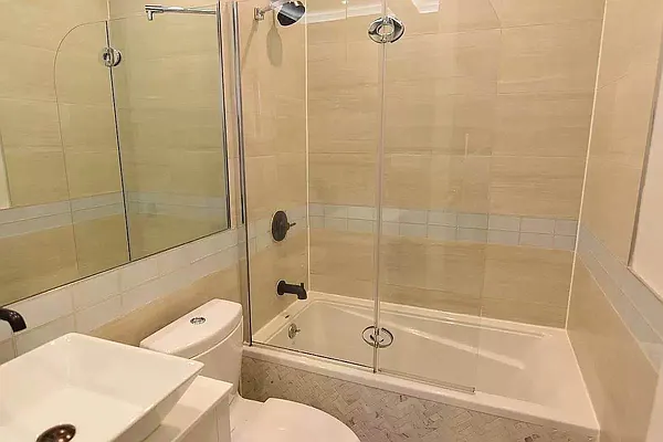 Rented by Tapiro Realty | media 10