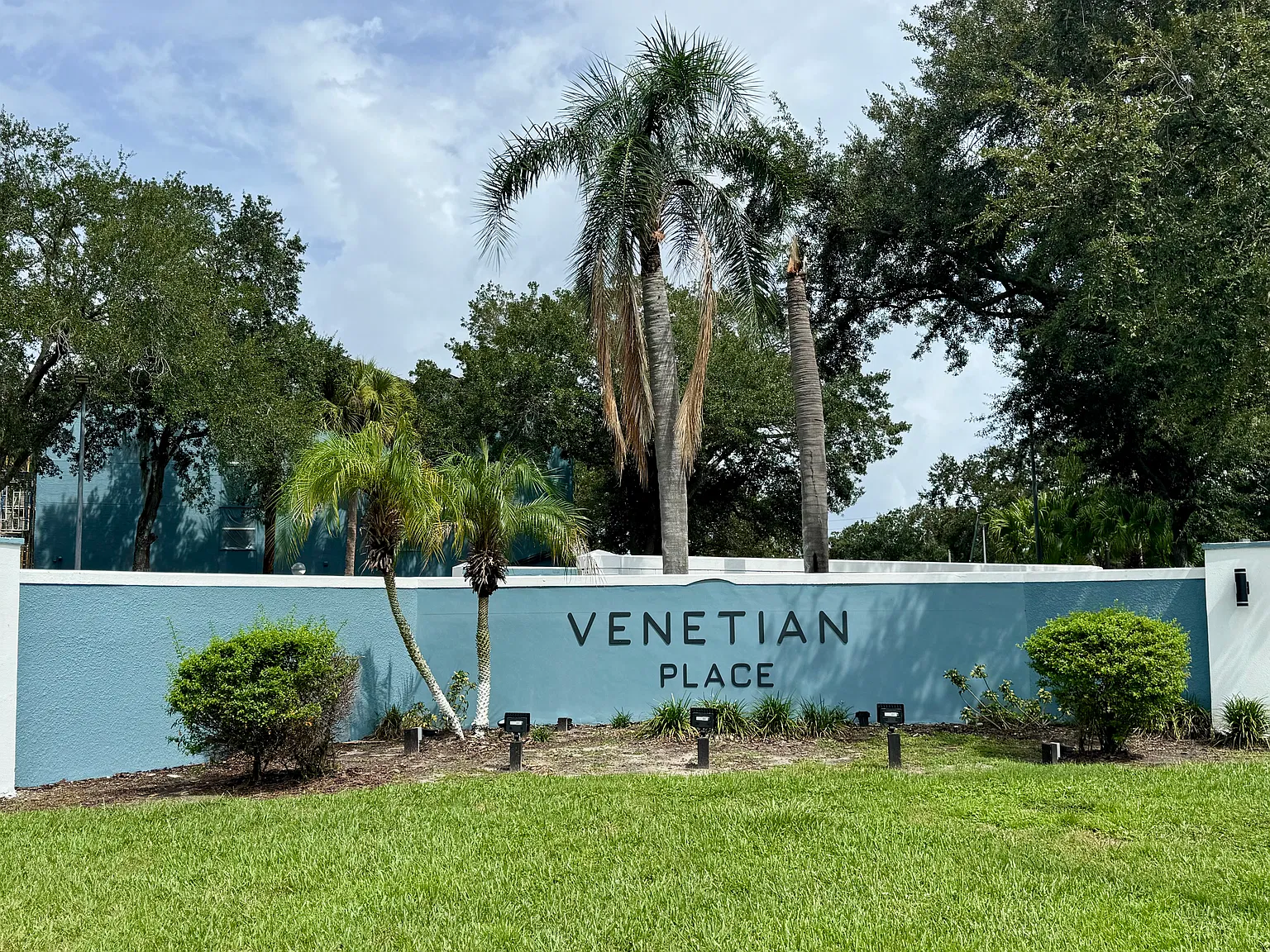 2 bed, 1054 sqft, $1,590 — Photo 4
