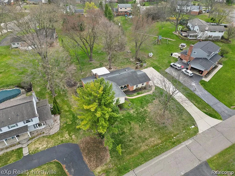 38205 Connaught Dr — Photo 49