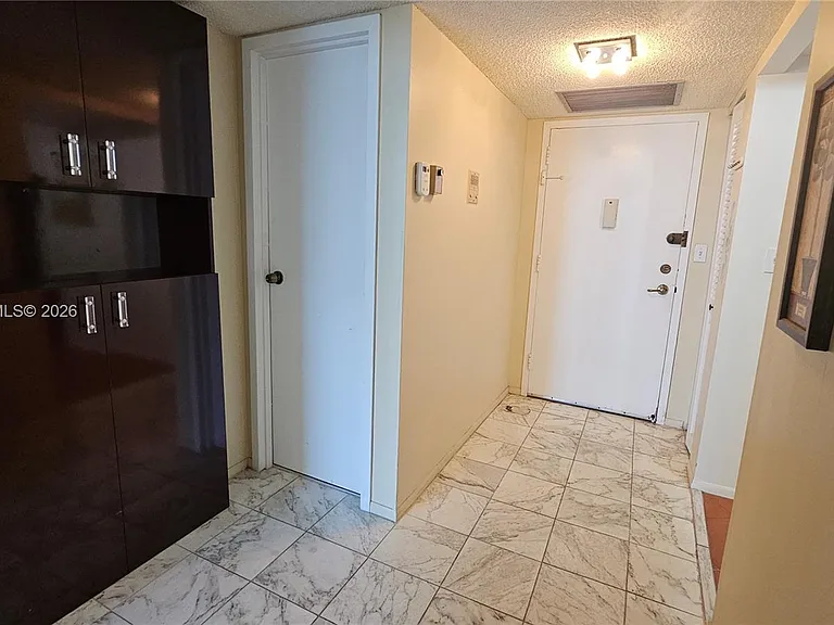 800 Parkview Dr #912 — Photo 17