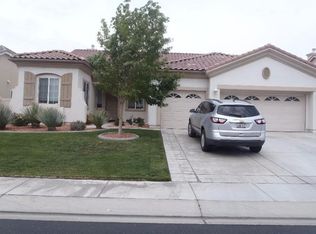19718 Rosemary St, Apple Valley, CA 92308