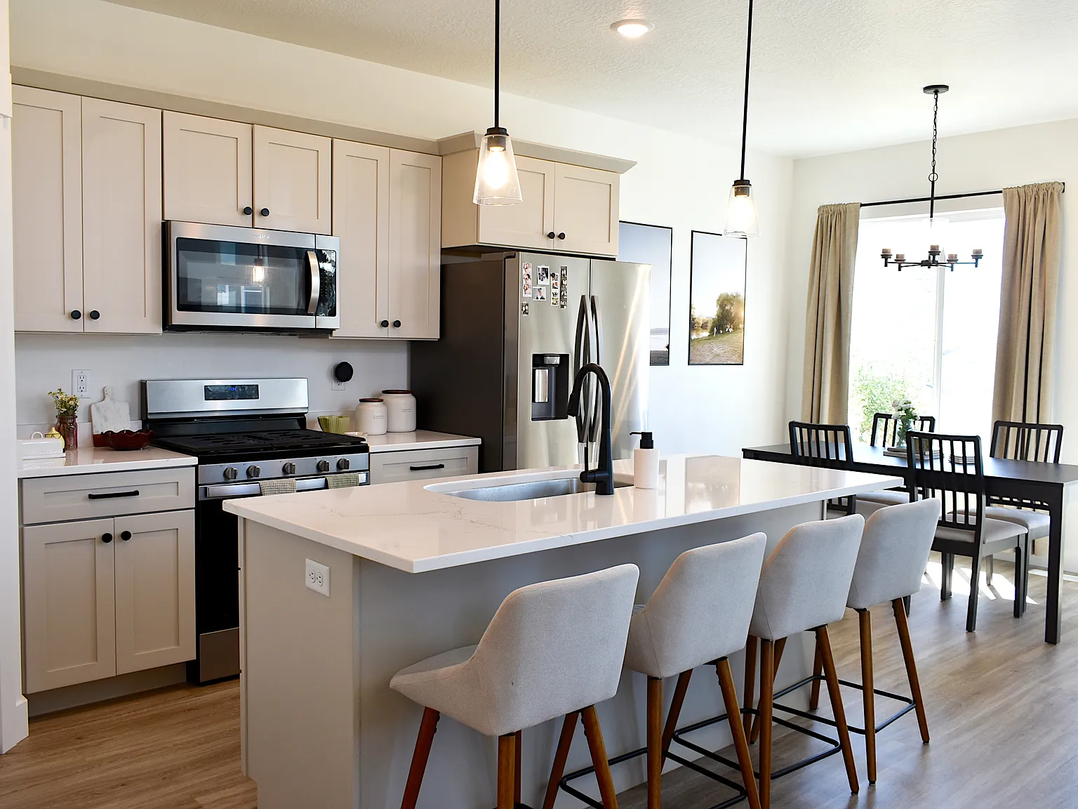 3 bed, 2.5 bath, 1618 sqft, $2,300 — Photo 4
