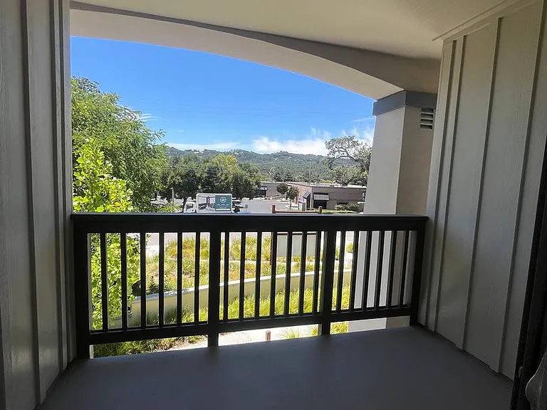 Emerald Ridge Apartments — Photo 14