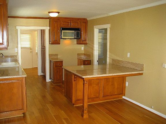 3rd image of 272 N Craig Ave