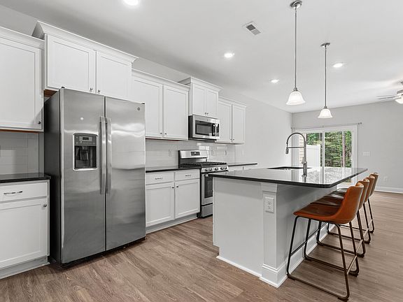 4th image of 215 Silas St