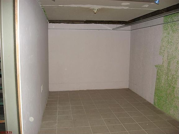 4th image of 205 Deane Ct