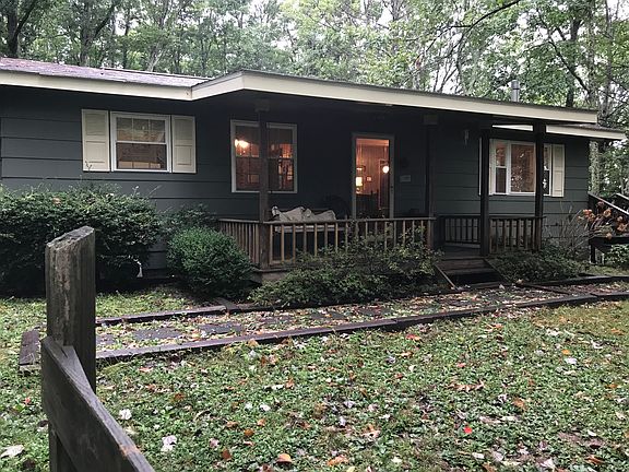 Front porch w/swing faces NE