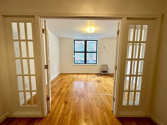 Rented by EXR | media 9