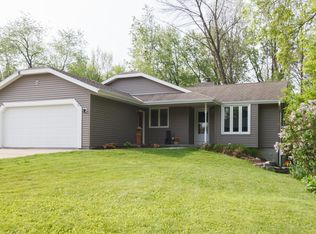 297 Willow Dr, Hartland, WI 53029