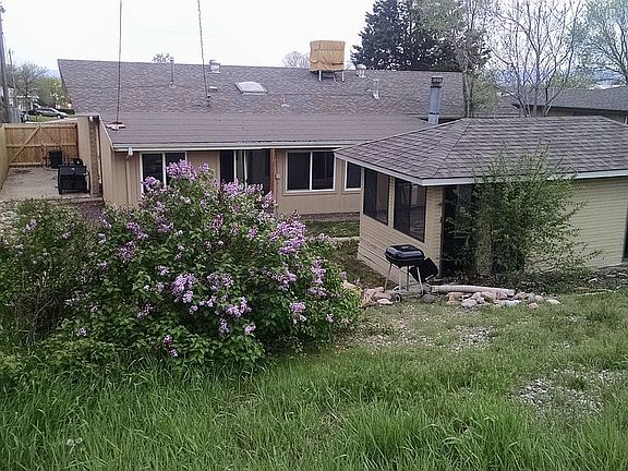 2nd image of 1129 Douglas Dr