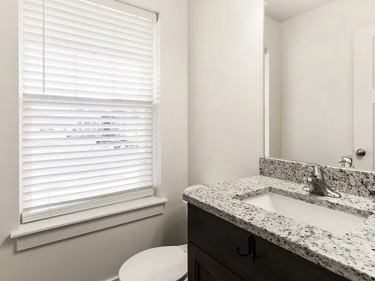 849 N 210 W — Photo 24