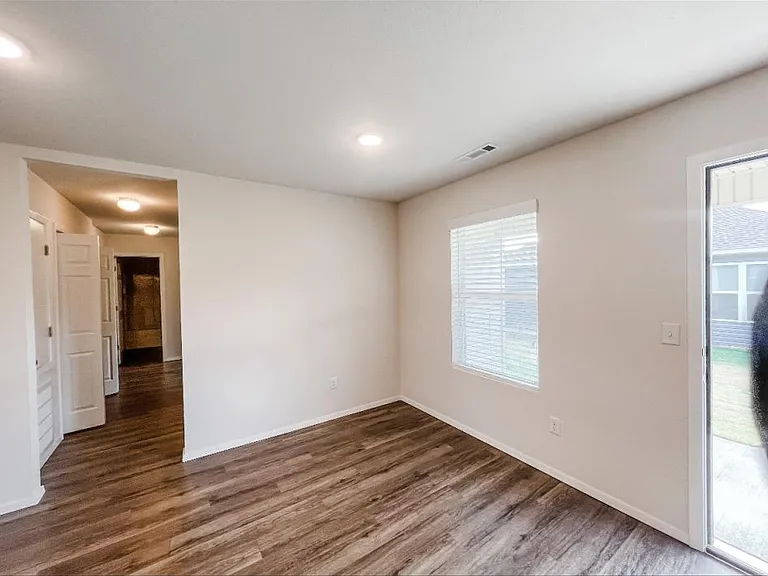 1039 Bunting St — Photo 4