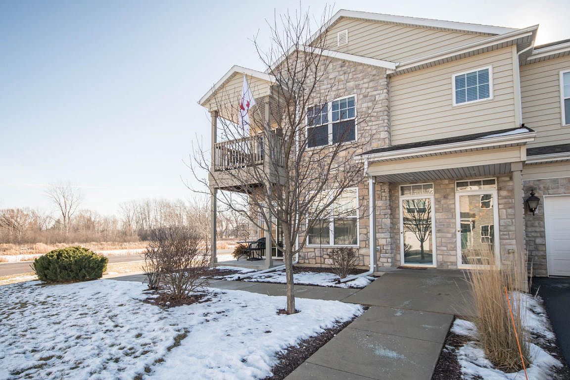 N17W26433 Meadowgrass Cir, Pewaukee, WI 53072 Zillow
