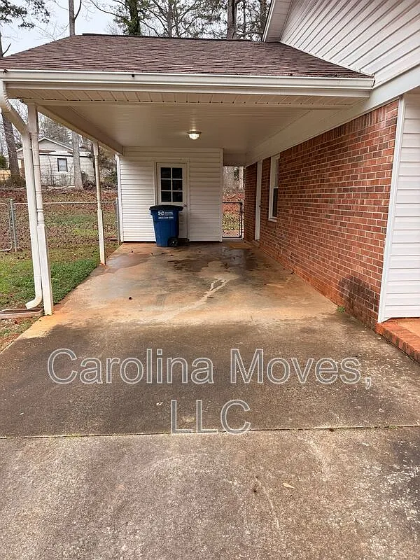 3 bed, 2.0 bath, 1650 sqft, $1,595 — Photo 3