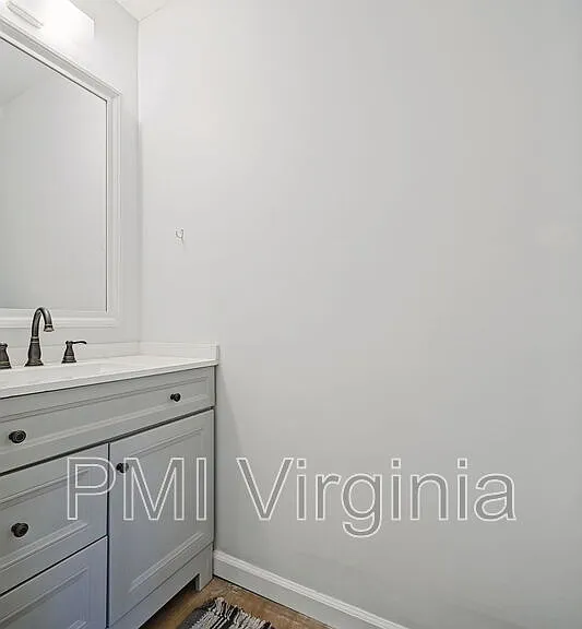 1651 Mantane Arch — Photo 20