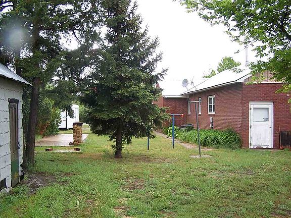 4th image of 517 Stewart St
