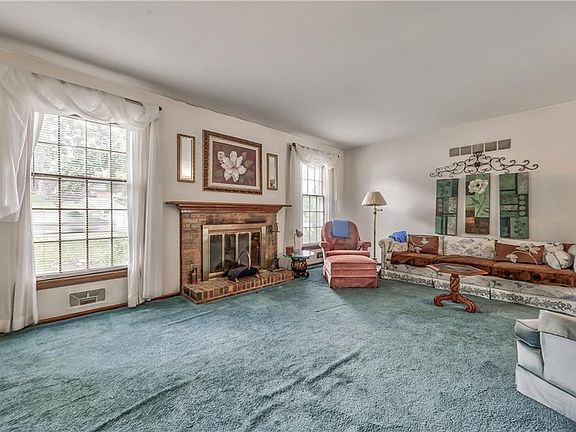 3rd image of 10101 W 67th St