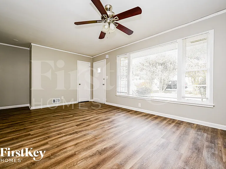 5663 Dorsey Dr — Photo 2