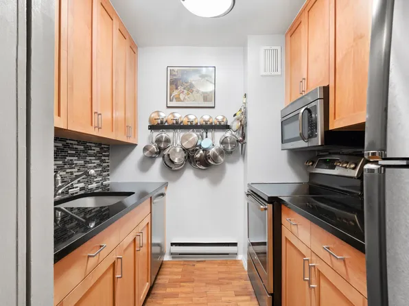 131 Barrow Street 4A image 3 of 5