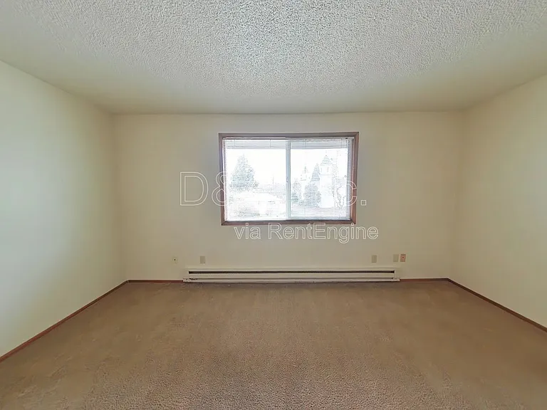 605 NW Kings Blvd #4 — Photo 2