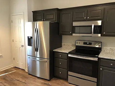 2 bed, 1.5 bath, 1038 sqft, $1,575 — Photo 3