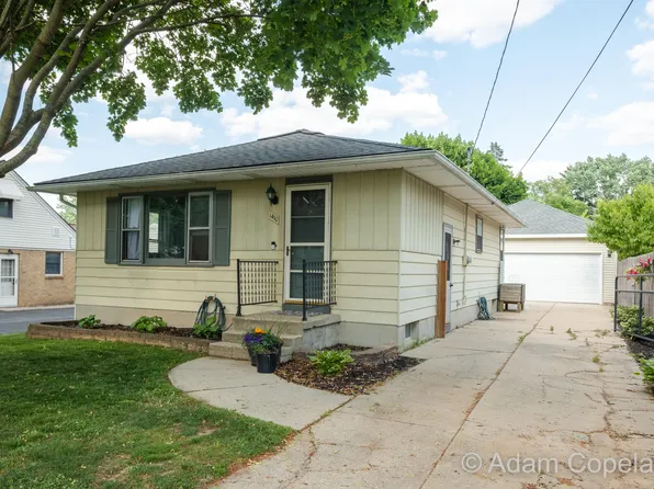 1410 Hillcrest Ave NW, Grand Rapids, MI 49504