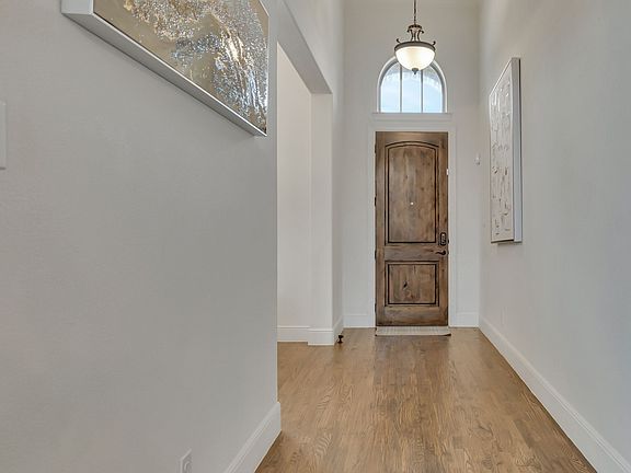 2nd image of 601 Sandy Ln