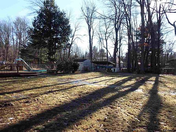 3rd image of 14 Cambridge Dr