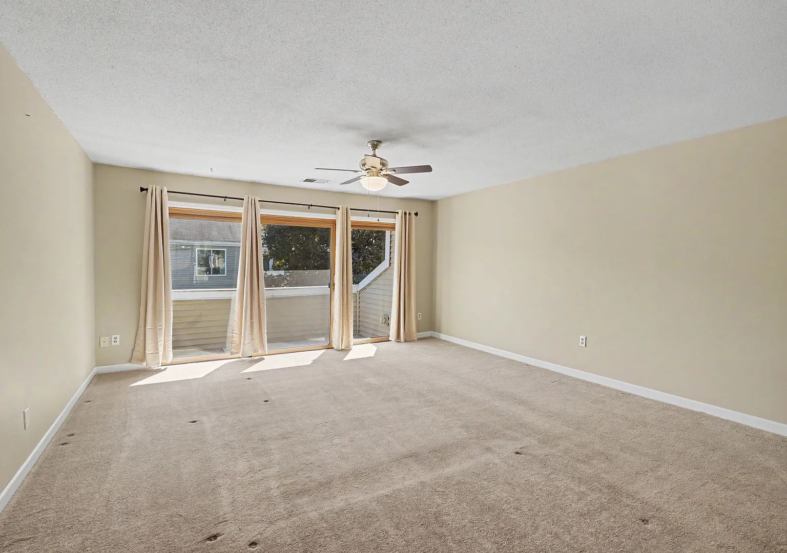 203 Nassau Drive (condo) — Photo 4