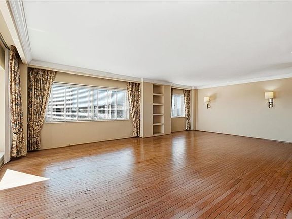 5th image of 4740 Roanoke Pkwy #1104-1105