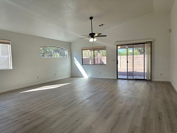 5th image of 2870 W Medallion Dr