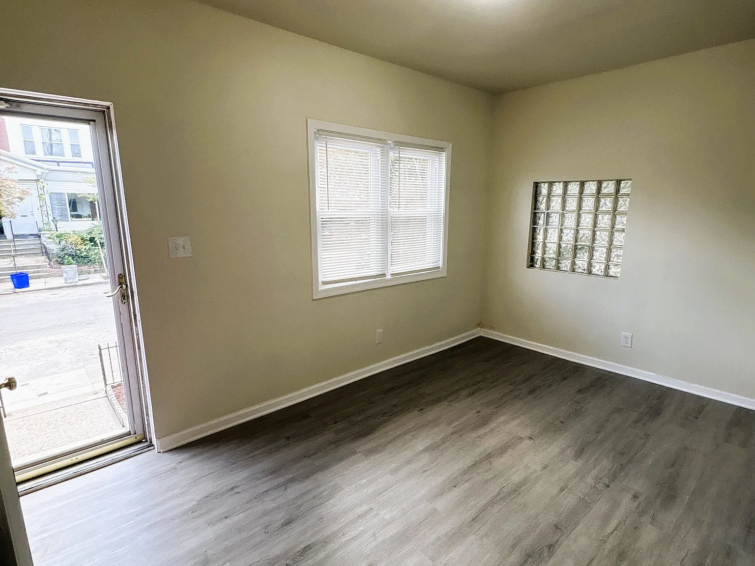 3 bed, 1232 sqft, $1,649 — Photo 3
