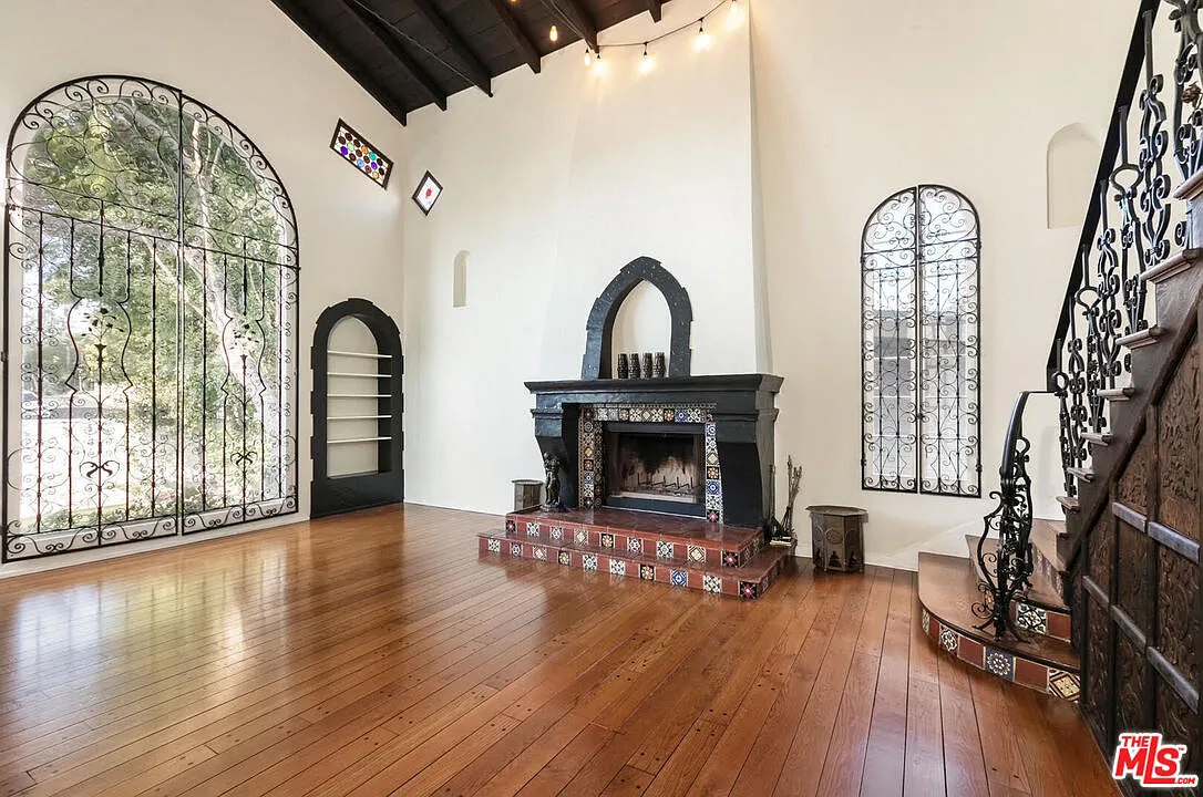 6 bed, 4.0 bath, 3348 sqft, $9,995 — Photo 4
