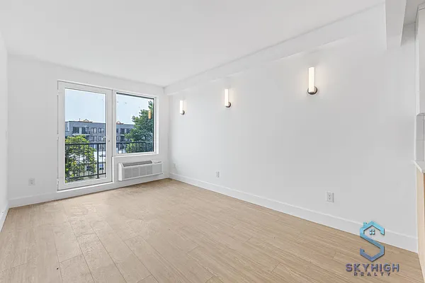 Rented by Skyhigh Realty NYC LLC | media 7