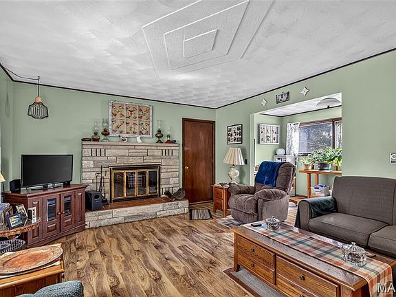 2nd image of 2929 Brune Rd