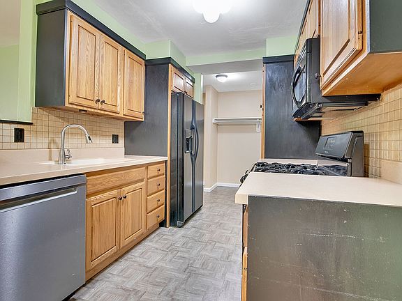 3rd image of 1375 Rebecca Dr APT 113