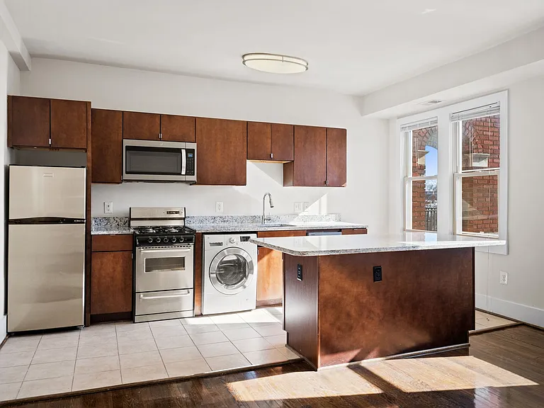 NEW QUIN APARTMENTS — Photo 15