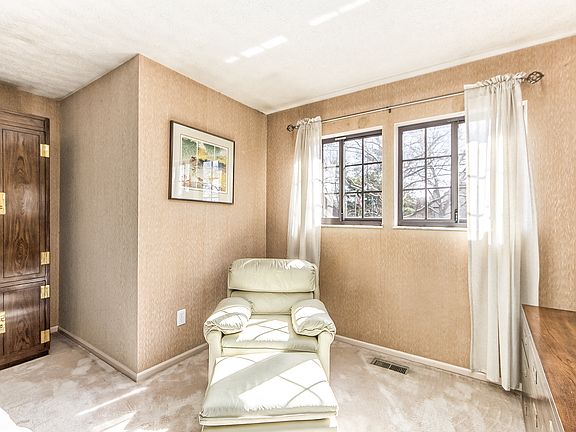 3rd image of 202 Saint Antoine St