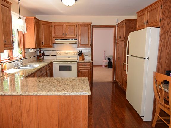 3rd image of 116 Sunnyfield Dr