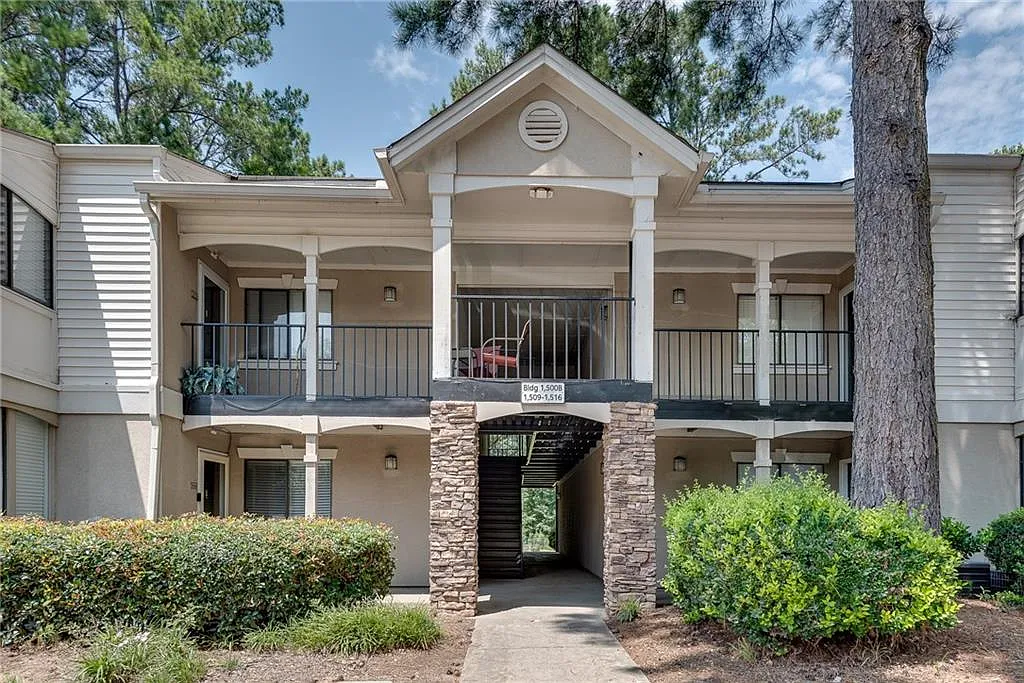 2 bed, 2.0 bath, 1060 sqft, $1,890 — Photo 1