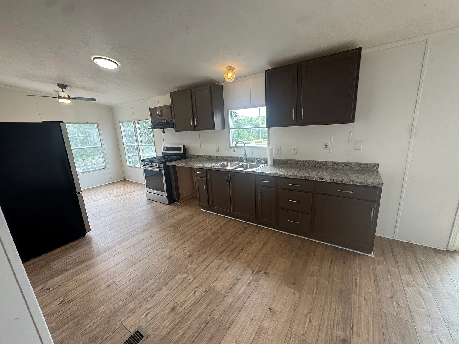 3 bed, $1,395 — Photo 3