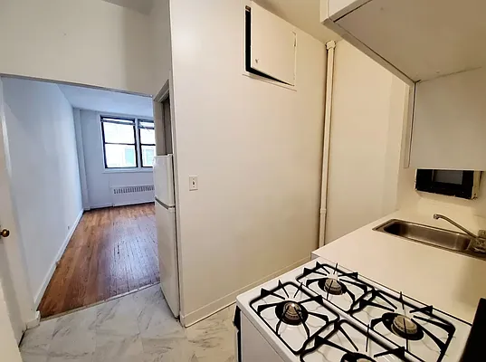 Rented by Douglas Elliman | media 7